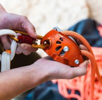 NEOX ORANGE/BLACK PETZL istiaca brzda